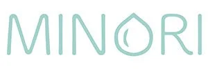 「MINORI」と書かれたロゴで、文字の「O」の部分が水滴のシンボルで表現されています。
