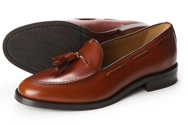 茶色のタッセルローファー