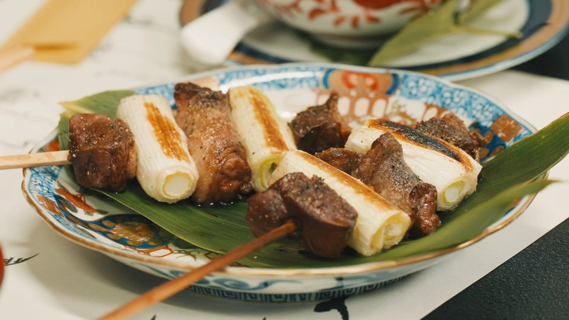肉とネギの串焼き