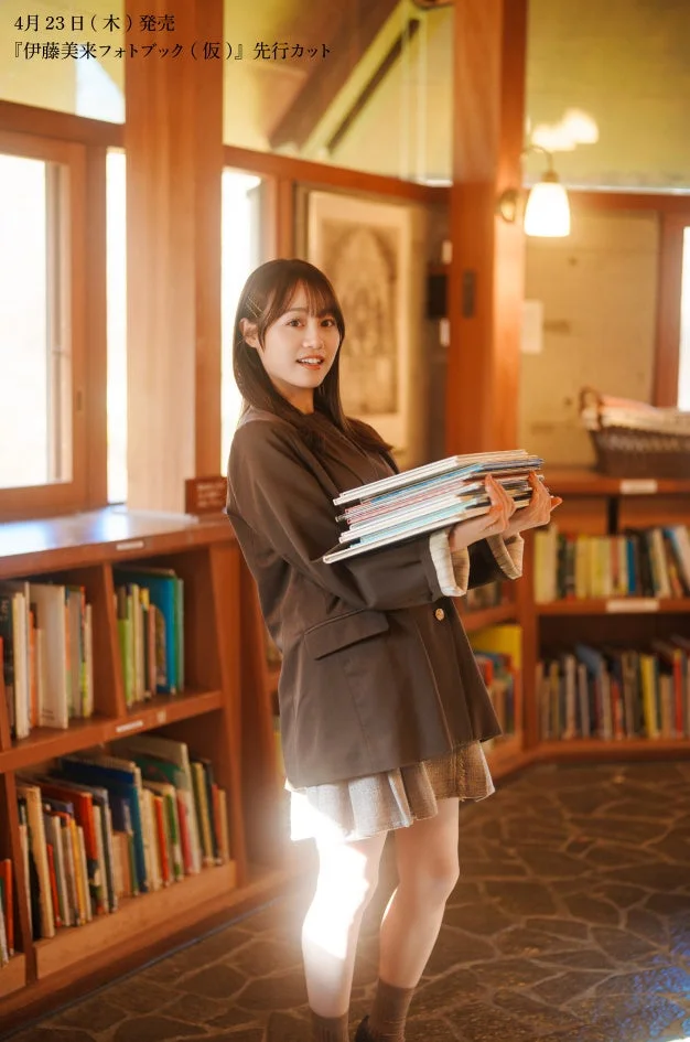 これまでの軌跡を記録する司書さんをテーマにした先行カット