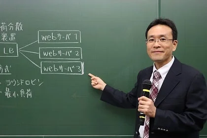 講師がマイクを持って説明している様子