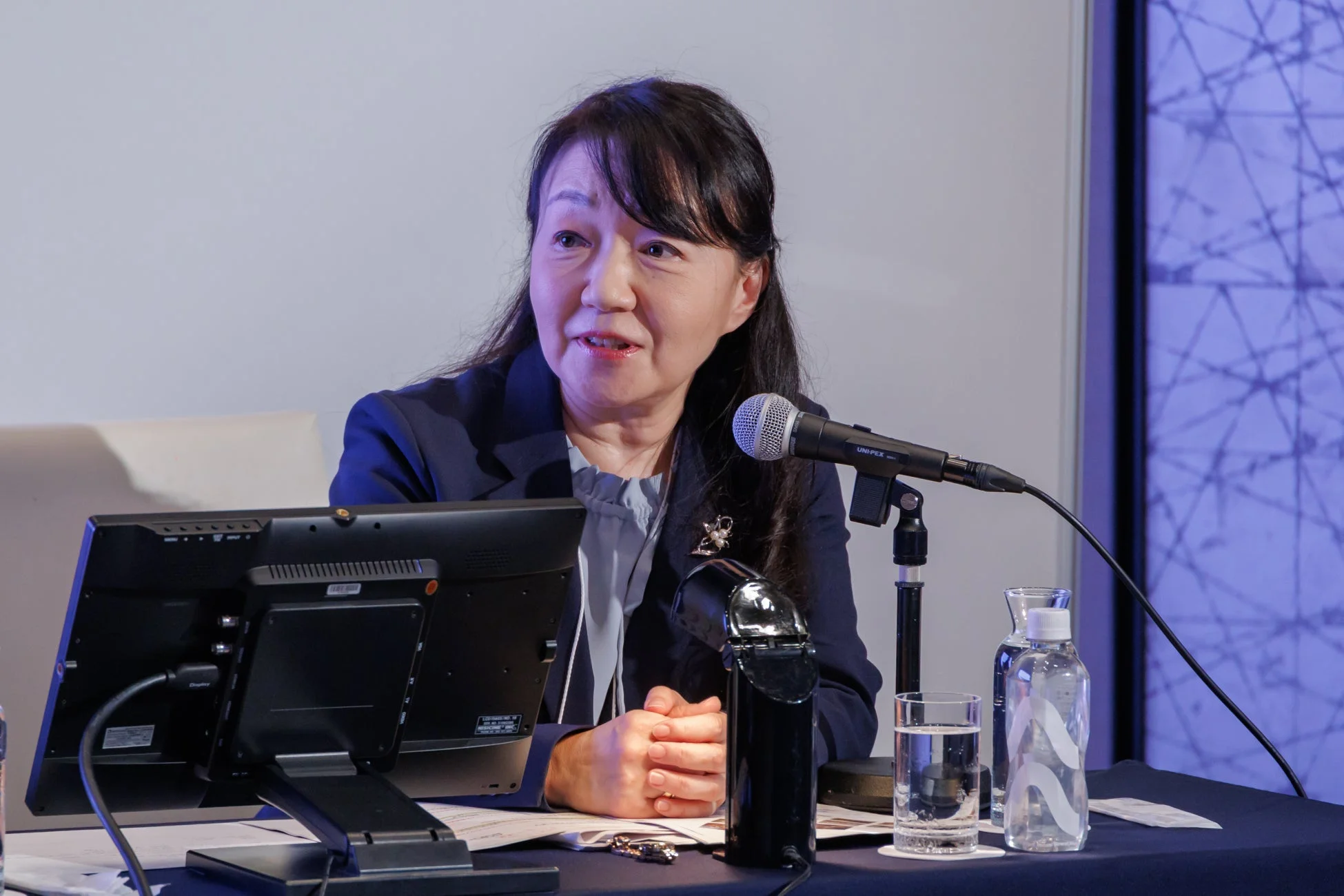 講演中の坂上明子先生