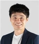 笑顔でカメラを見つめるオープンキッズベース株式会社 代表取締役 小縣氏のポートレート