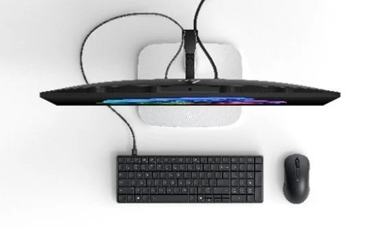 HP EliteBoard G1a Next Gen AI PCのデスクセットアップ