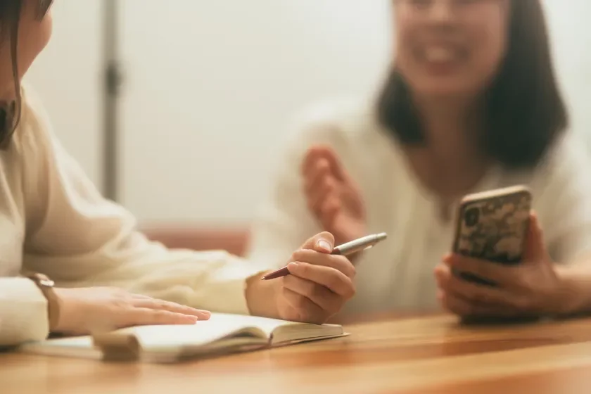 会議中の女性たち